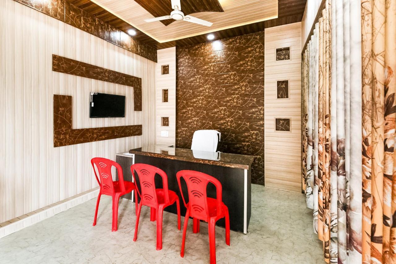 Oyo 69647 Yash Lodge Джабалпур Екстериор снимка