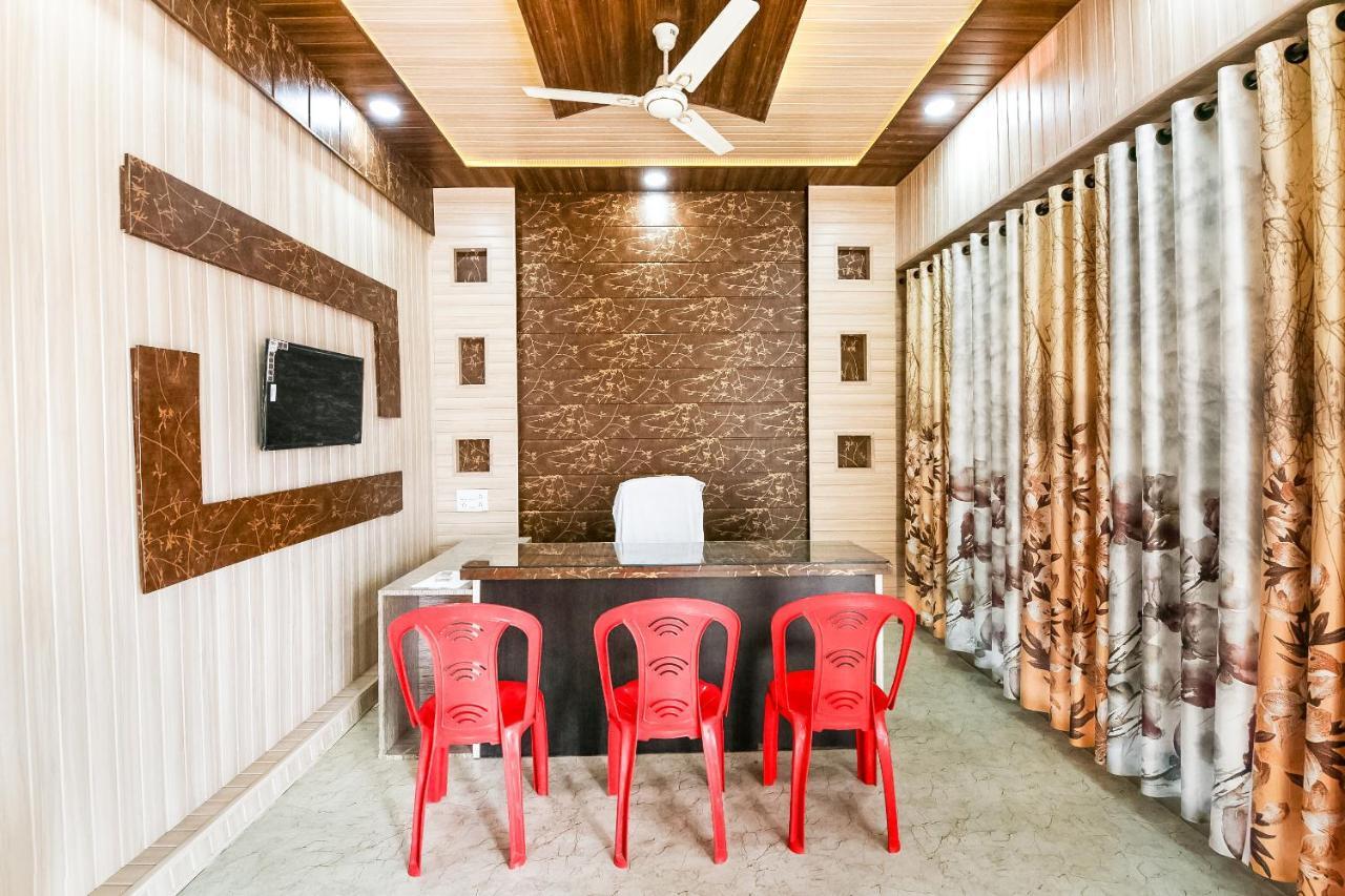 Oyo 69647 Yash Lodge Джабалпур Екстериор снимка