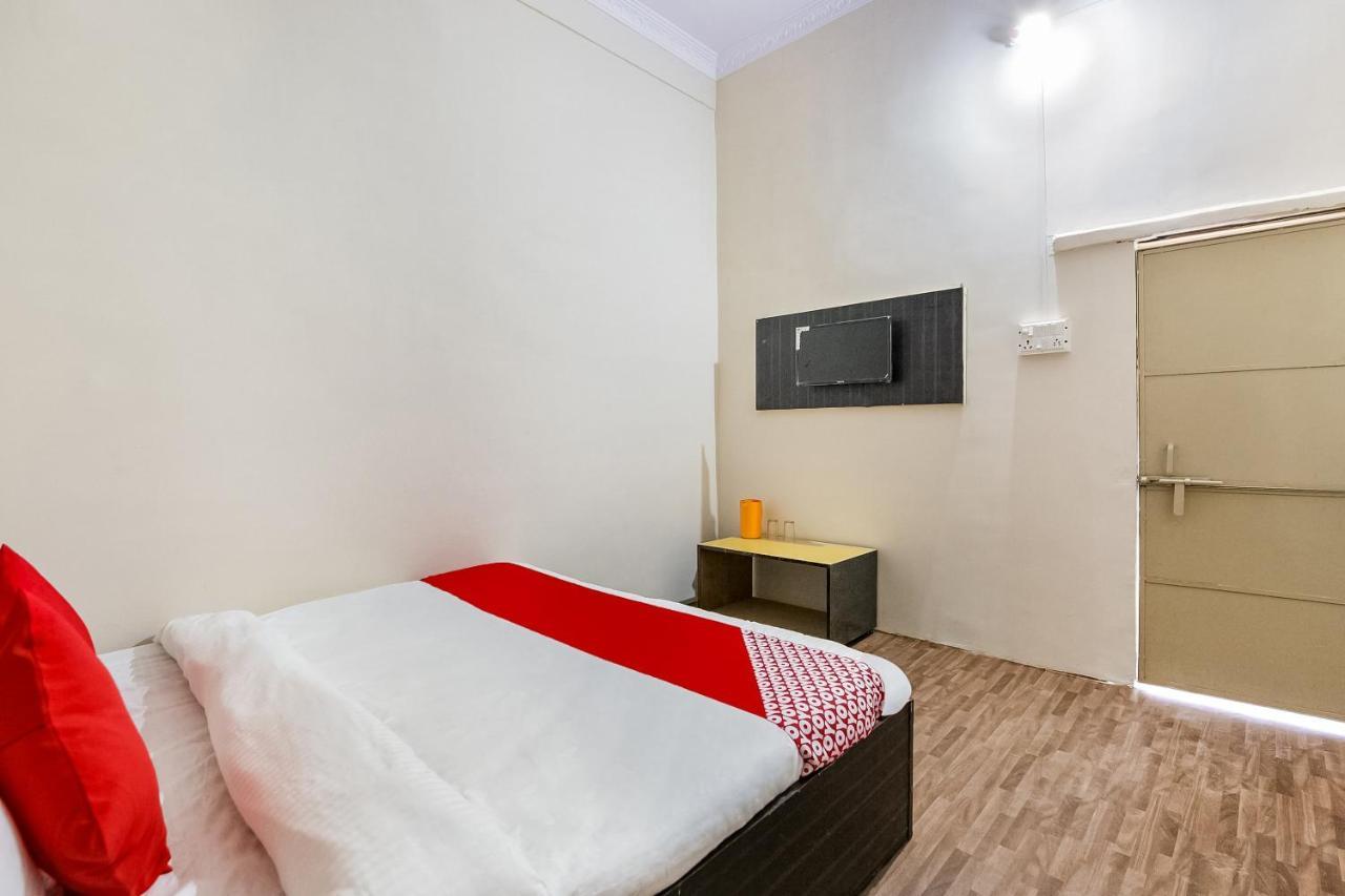 Oyo 69647 Yash Lodge Джабалпур Екстериор снимка